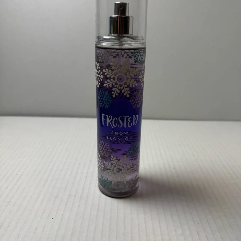 Bath And Body Works FROSTED SNOW BLOSSOM Originals 8 oz Fragrance Spray NEW